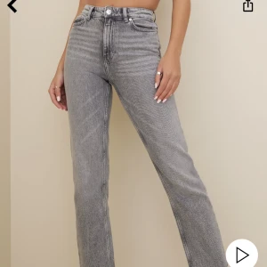 Grå jeans  - Jeans i Perfekt grå nyans, w28/ l30