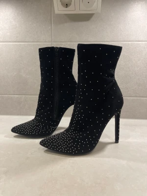 Steve Madden Pumps 37 - Pumps från Steve Madden storlek 37. Använda fåtal gånger. Kan mötas upp i Malmö eller Göteborg. 