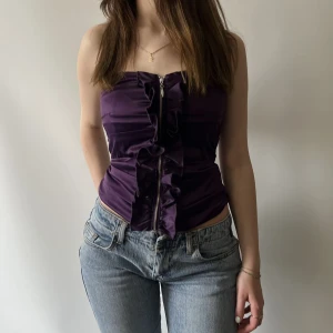 Tubtopp - Lila Tubtopp. Modellen bär vanligtvis storlek S. 