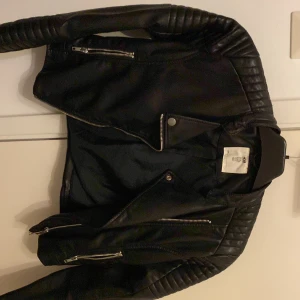 Skinn jacka  - Har aldrig använt den pga har en annan💓