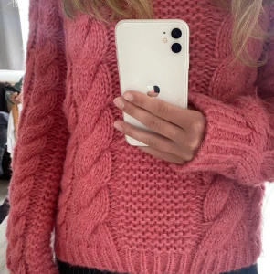 Stickad tröja  - Rosa stickad tröja från pieces. Säljer då den tyvärr inte kommer till användning. 💕💕
