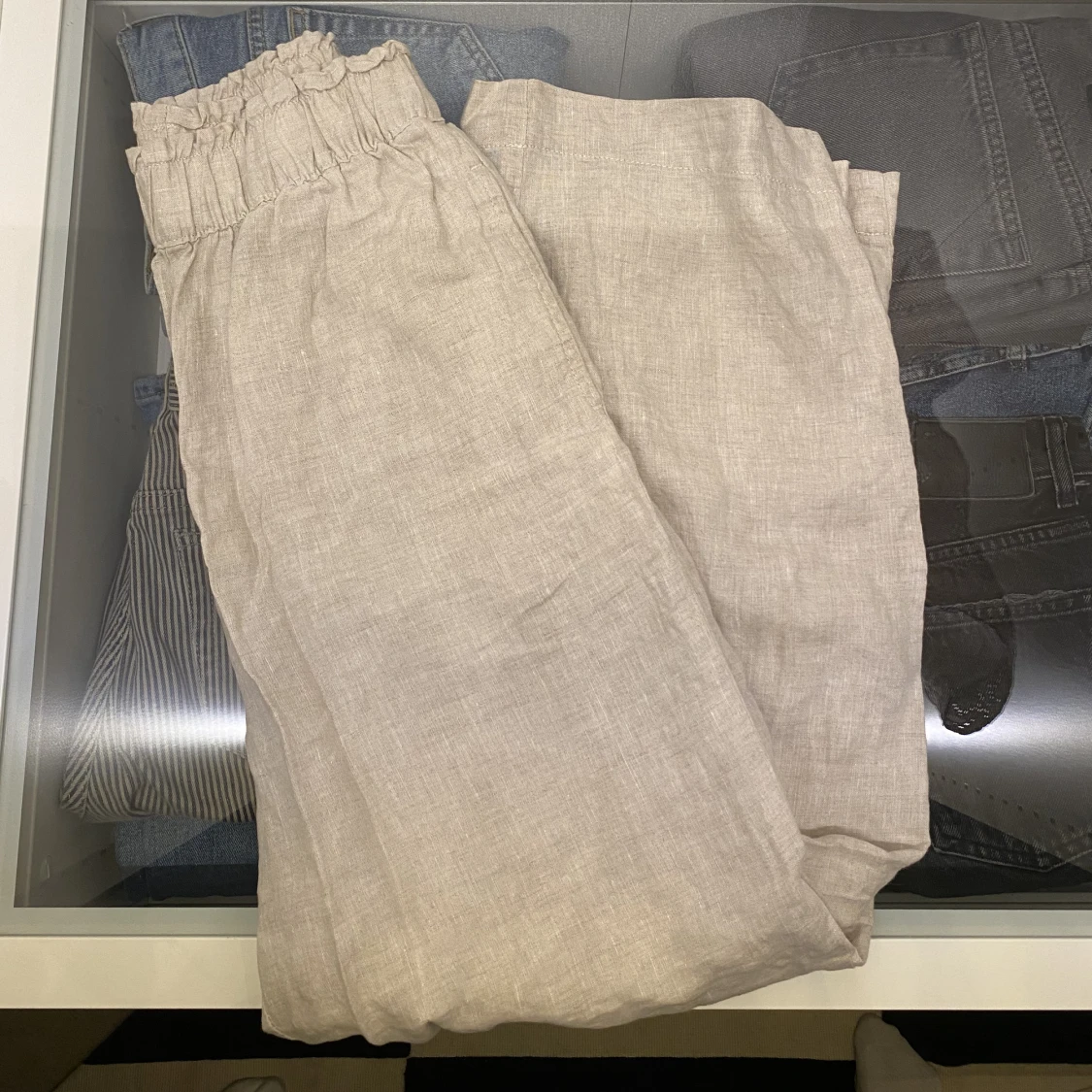 Beige linnebyxor  - 90