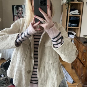 Trekvartsärmad jacka  - Trekvartsärmad jacka perfekt till våren! 