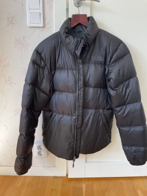 The North Face Black Nuptse Mens Small - 6,5/10