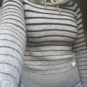 peak performance huvtröja  - en randig peak performance huvtröja i storlek S!💗