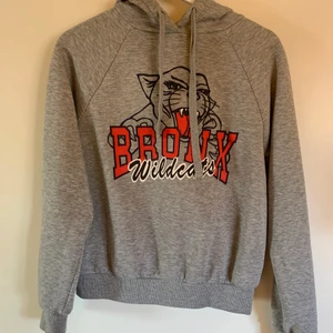 Hoodie storlek s - gina tricot - Grå hoodie från gina i storlek s. 90kr + ev frakt🧡