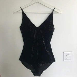 Sammetsbody  - Body i sammet från hm💕