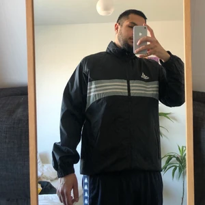 Adidas Jacka XL - Adidas jacka i bra skick