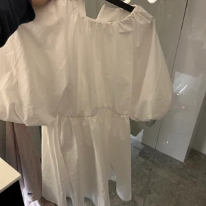 Vit klänning ASOS - Vit klänning från asos! Puffig