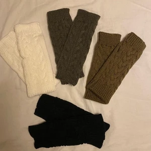 UTFÖRSÄLJNING HANDLEDSVÄRMARE - Nu säljer vi våra sista handledsvärmare för billigt pris! De finns i alla färger, kostar endast 49kr styck 