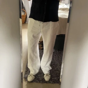 Vita linnebyxor - Säljer mina linnebyxor som aldrig använts! Köparen står för frakt!