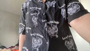 Motörhead skjorta  - Använd 1 gång, kom dm för mer bilder, riktigt cool men använder inte skjortor så ofta 