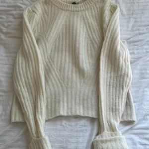 Stickad vit tröja - Jättefint skick! Varm o go