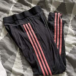 Adidas leggings  - Leggings från adidas. Storlek S, i bra skick!