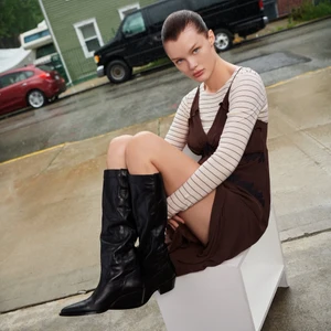 Zara cowboy boots - Fantastiska cowboy stövlar från zara. Tyvärr är de lite för stora för mig så de har tyvärr aldrig kommit till användning. Prislappen sitter kvar, köpta för 1295kr!