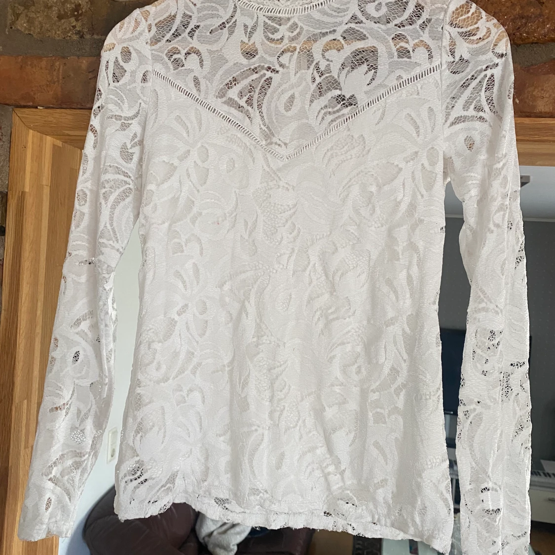 Vit spetsblus stl:xs, passar stl:S också