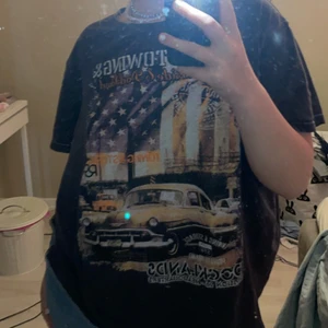 Brun/grå ish oversized t-shirt. - Frakten ingår i priset💓