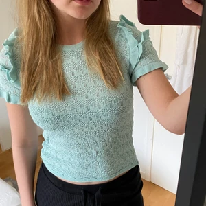 Topp från zara - Söt virkad topp från zara, färgen framgår tydligast på första bilden💕