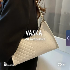 Vit axelväska  - Axelväska som aldrig kommit till användning🤍😌. Skriv för mer info:)