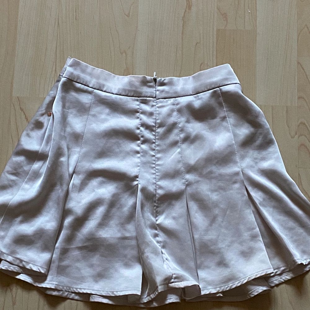  Cute Saturn silk she in skirt creamy off-white/Beije. Kjolar.