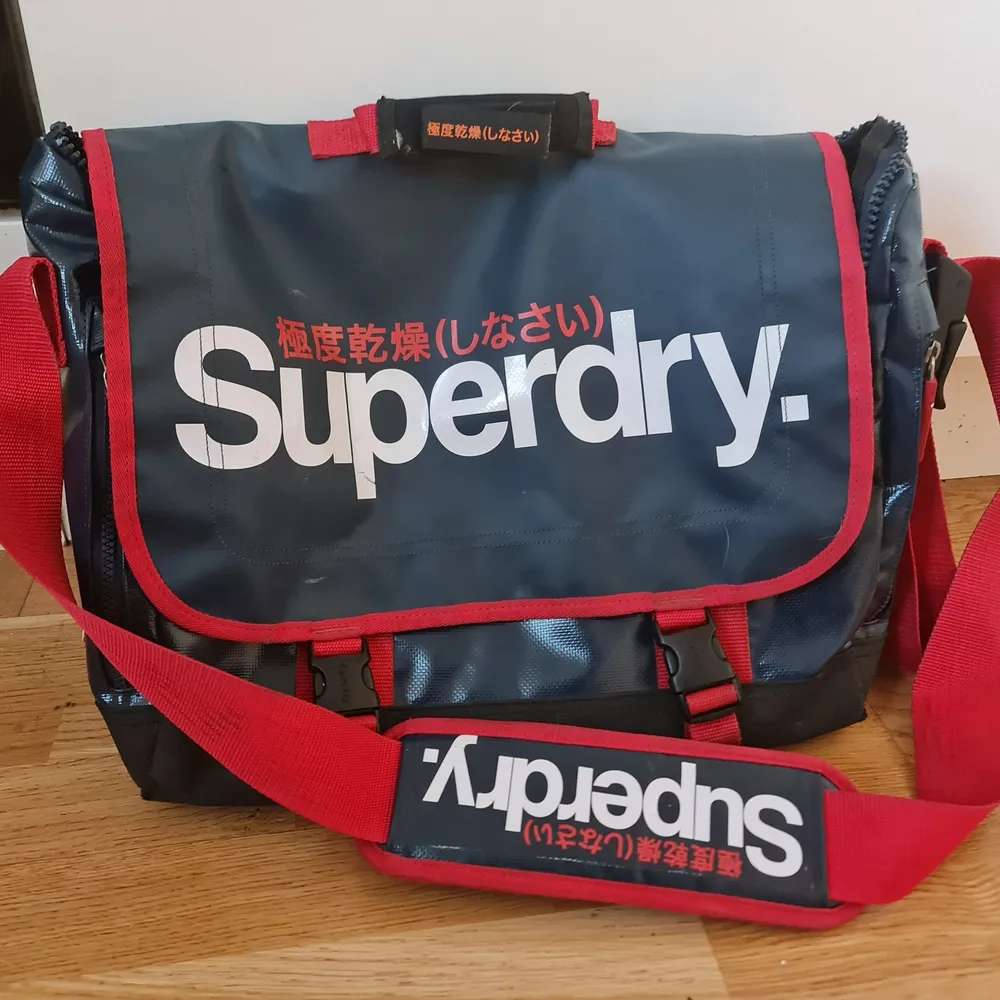Sport bag från superdry. Väskor.