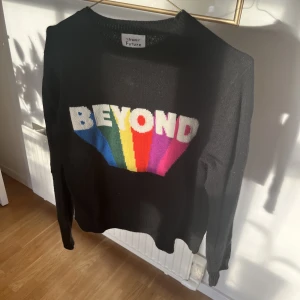 From future kashmir tröja - Säljer min supersköna och så fina kashmirtröja från From Future i bra skick 💓💓