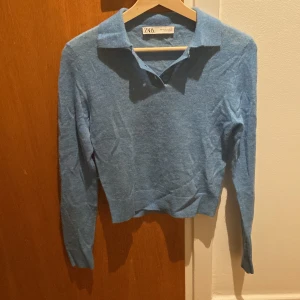 Blå tunn stickad tröja - Mycket skön och fin tröja från zara💖