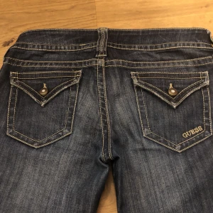 lågmidjade jeans - säljer dessa jätte snygga lågmidjade jeans som är tyvärr för stora  för mig. de är i storlek 29🤍
