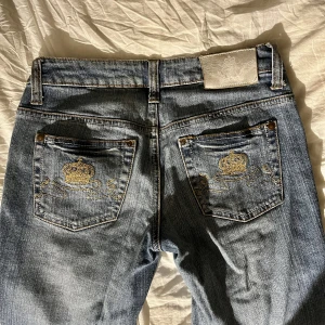 Low waist jeans - Säljs då de ej kommer till användning längre. Liknar Victoria Beckham jeans, men är från en vintage gina kollektion :) 
