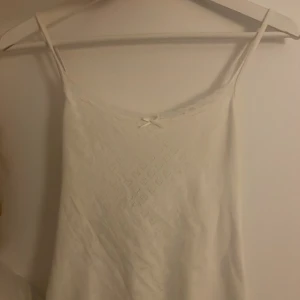 Brandy linne - Brandy linne! Säljer för den aldrig kommit till användning. Har hjärttextur och rosett🎀💖