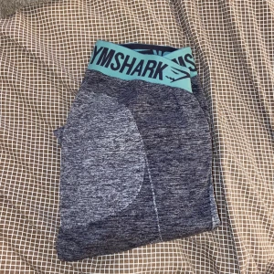 Gymshark flex tights - Gymshark flex tights. Mycket bra skick! Säljer för jag inte använder dem mer. Köparen står för frakten. Pris går att dissikera. 