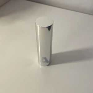 Bb-stick - Caia bb-stick i färgen 20W. Säljer eftersom färgen inte passar mig. Helt ny endast testat!