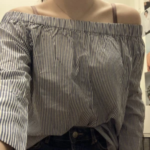 Blus - En randig blus, använd ett fåtal gånger 