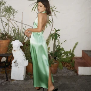 Klänning  - Ljusgrön klänning med halterneck från zara storlek S 💚 frakt tillkommer 