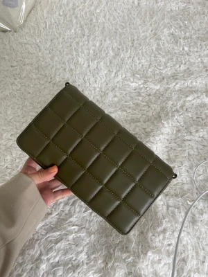 Väska  - Jättefin väska från Glitter. Använd max 2 gånger. Som ny. Pris kan diskuteras 