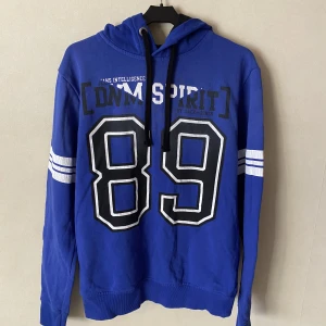 Hoodie strl. M - Inte mycket använd.
