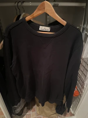 Stone Island crewneck, svart, storlek XL - Stone idland crewneck i storlek XL, färg svart, tvättad några gånger. Bra skick 