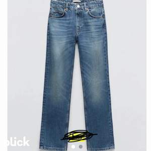 Säljer dessa zara midrise jeans då dem är för små! Dem är i strlk 38 men sitter mer som en 36/34! Jättebra skick, lånade bilder 