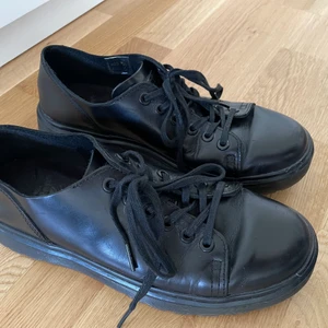 Låga Dr.Martens  - Bra skick, använda en vintersäsong. 
