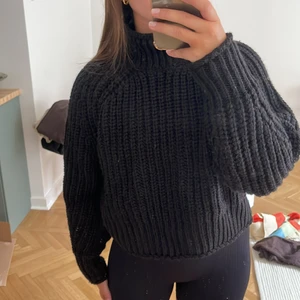 Stickad tröja - Svart stickad polotröja från H&M! 