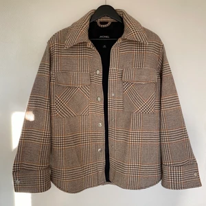 Overshirt/vår- eller höstjackan  - Hundtandsmönstrad overshirt/vår- höst jacka i storlek XXS