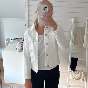 Jeansjacka - Superfin jeansjacka från zara, super skick💕
