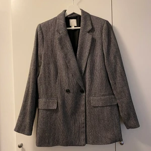Kavaj från H&M  - Kavaj från H&M, storlek 42 (liten i storlek)  