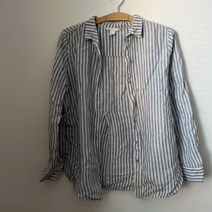 Randig skjorta  - Samfraktar gärna. Kan mötas i Sthlm. Pruta om något känns dyrt! :)