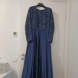 Aftonklänning  - Helt ny aftonklänning oanvänd