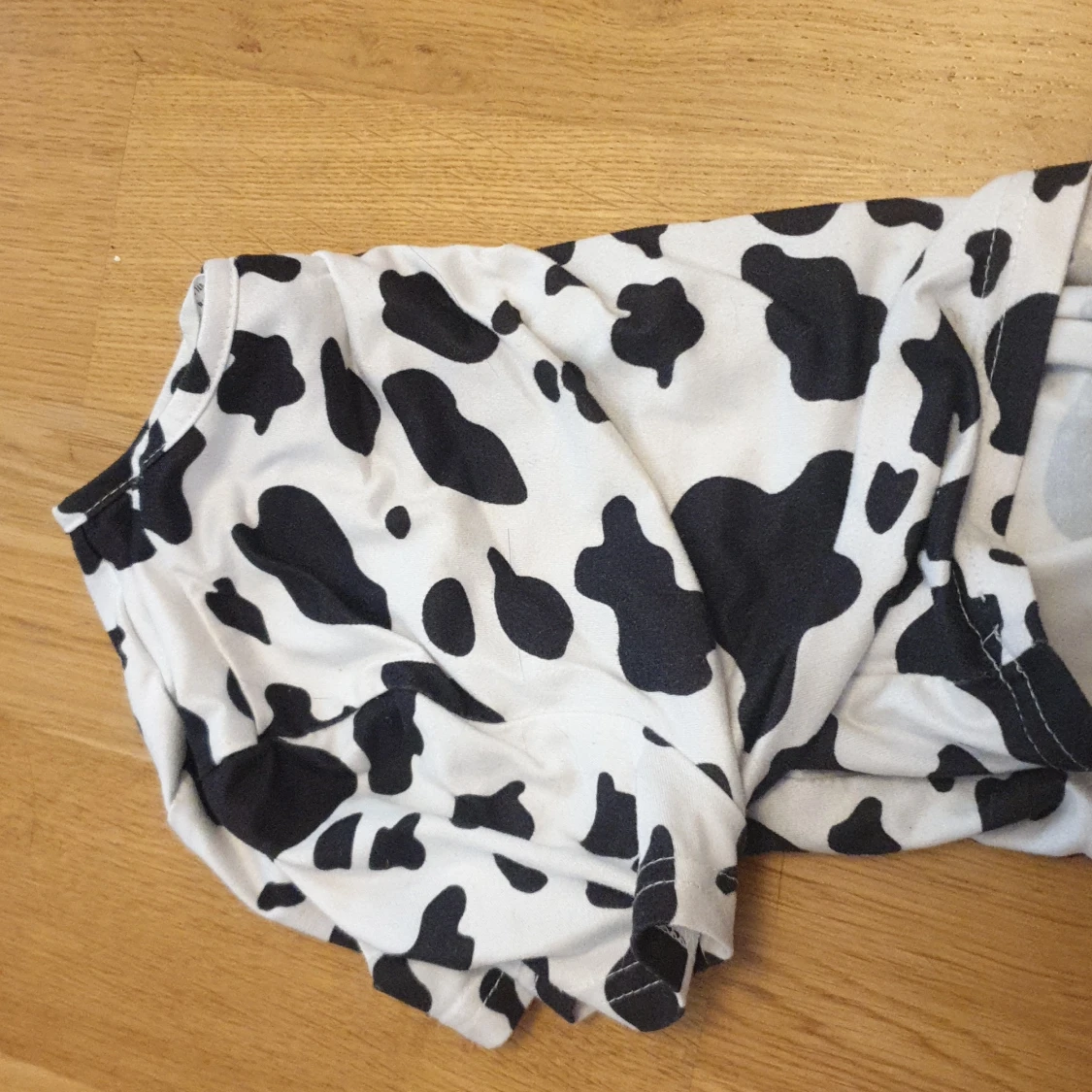 Svart vit ko tröja - 90