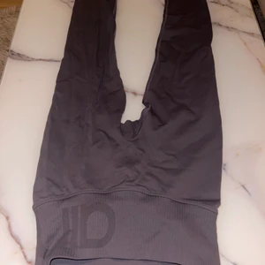 Träningstights aim’n - Knappt använda.