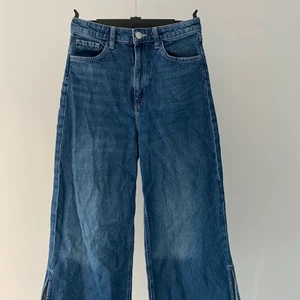 Ett par jeans till barn - High waist,wide leg 