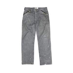 Ruggigt feta stussy jeans i svart/grå wash med sköna detaljer på fickorna och stussy loggan på benet #staytrue