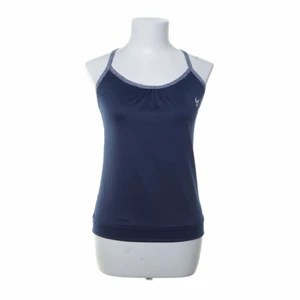 Träning topp - Säljer min jätte sköna tränings topp som är parfekt nu till träningen i höst 🤍 Kontakta vid intresse!